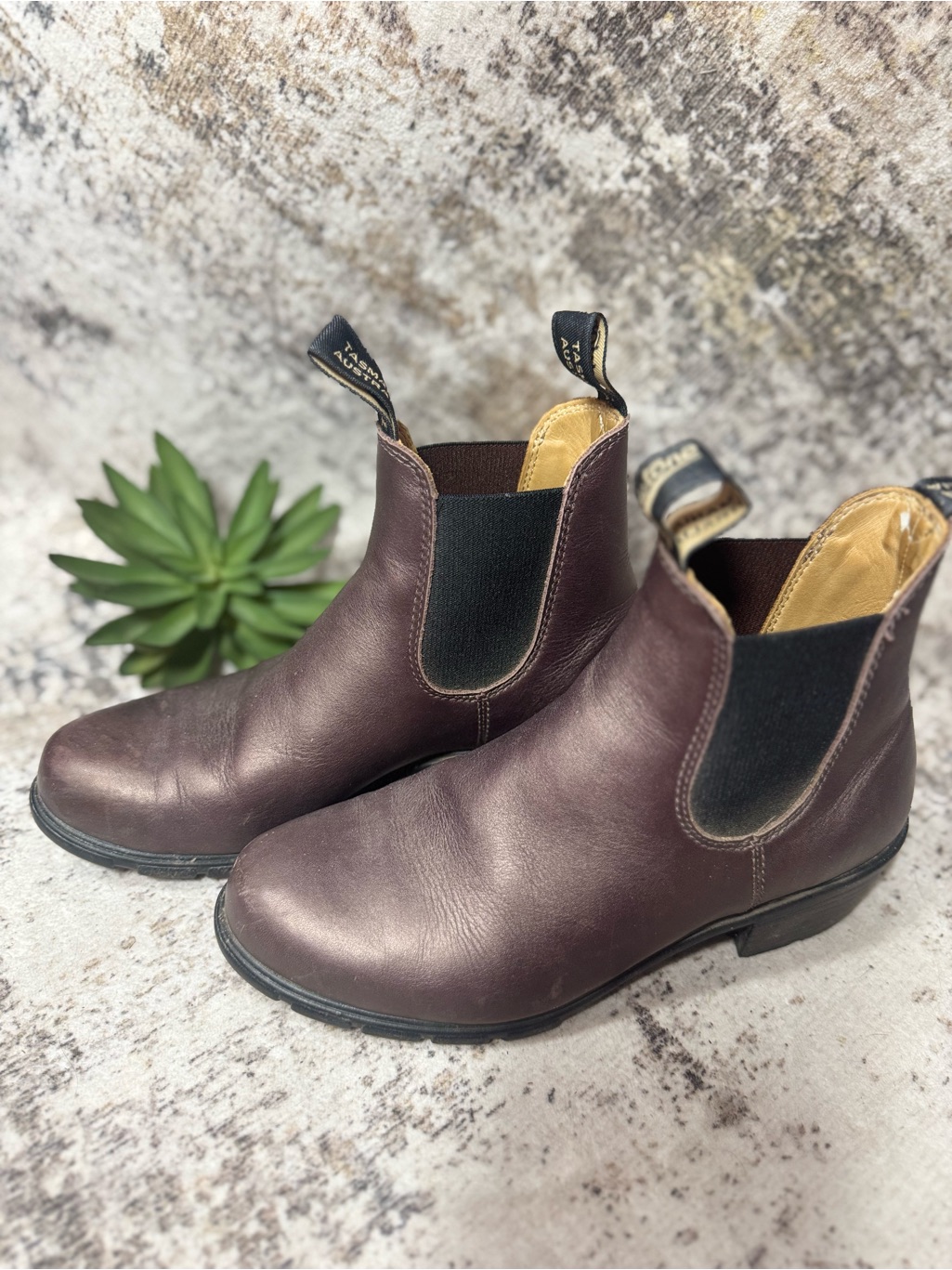 Blundstone Women's Chelsea Ankle Boots In Dark Burgundy